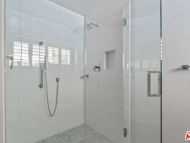 4246 S Cloverdale Ave — Photo 20