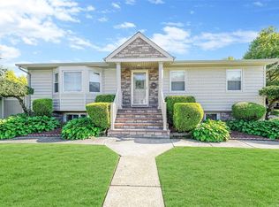 68 Bonaparte Ave, Islip, NY 11751
