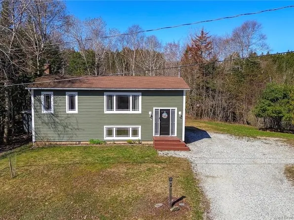 2 Hoyt St, Grand Bay Westfield, NB E5K 2Y2