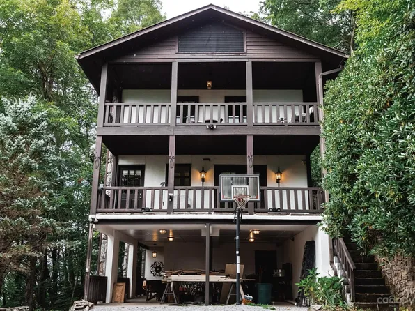 821 Summit Dr, Maggie Valley, NC 28751