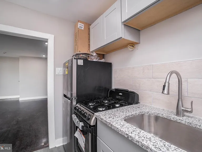 1001 Andrews Ave #5 — Photo 5