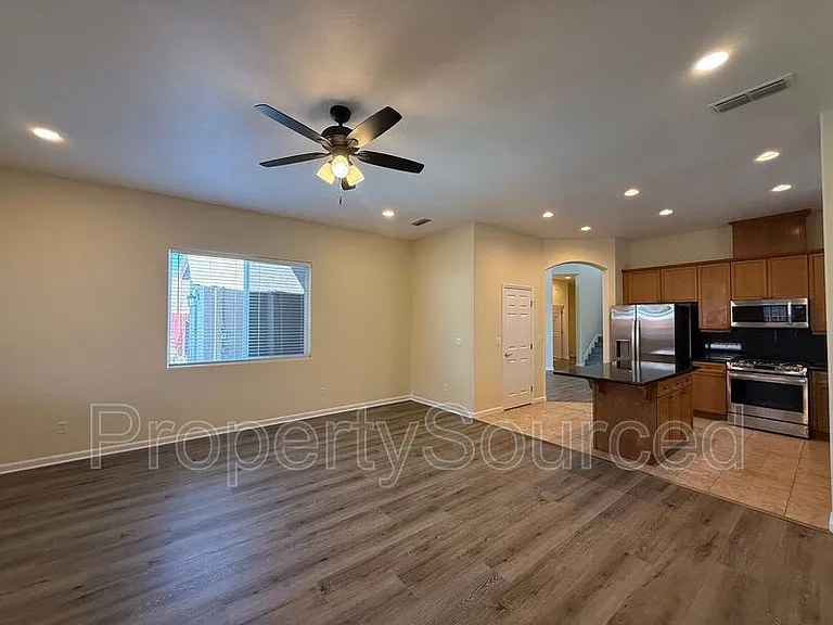1633 Sparrowhawk St — Photo 11