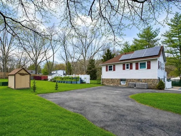15 Pops Rd, Cortlandt Manor, NY 10567