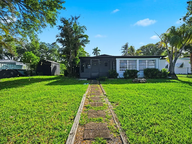3019 N 57th Dr — Photo 39