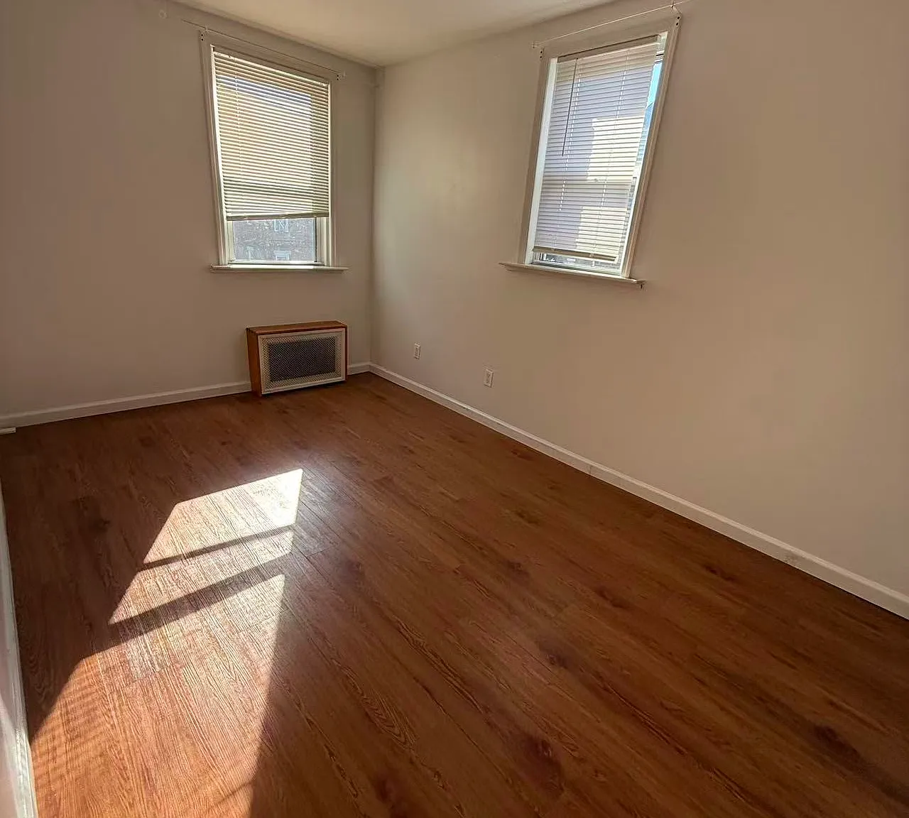 2 bed, 900 sqft, $1,300 — Photo 4
