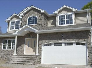 36 Candy Ln, Syosset, NY 11791