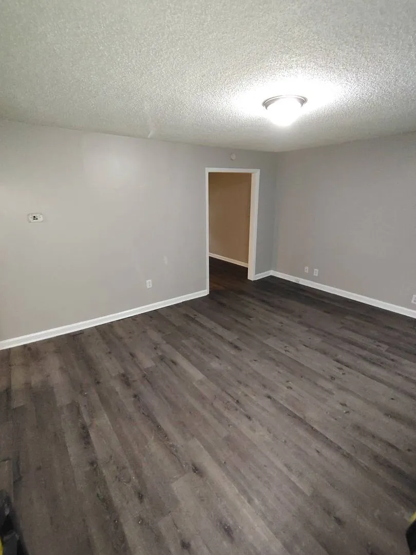 Newly Renovated 2 Bedroom / 1 Bathroom Home Available Now! — Photo 2