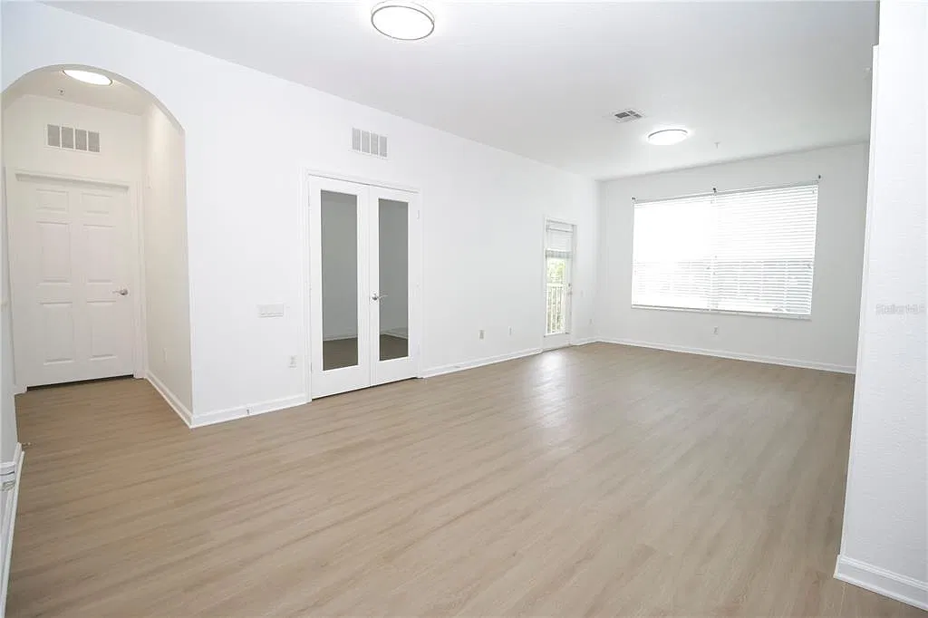 3 bed, 2.0 bath, 1447 sqft, $2,000 — Photo 2