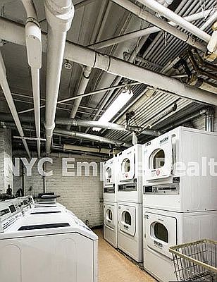 4th image of 301 E 38th St APT 4D