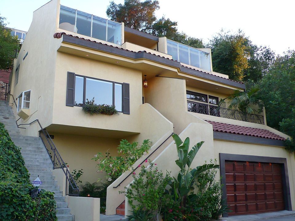 Meditteranean Villa in Studio City/South of the Boulevard