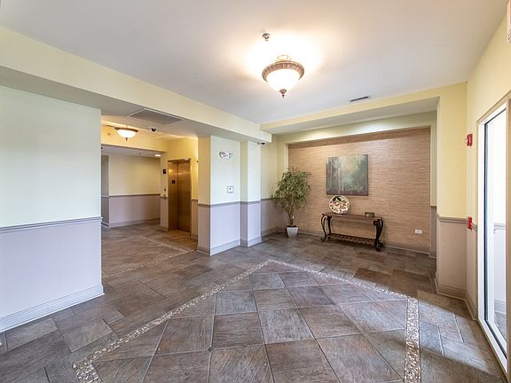 5th image of 9864 Leland Ave Unit 407