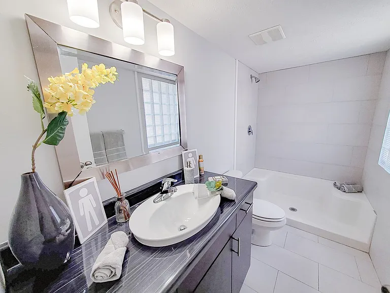 628 Park Ave — Photo 47