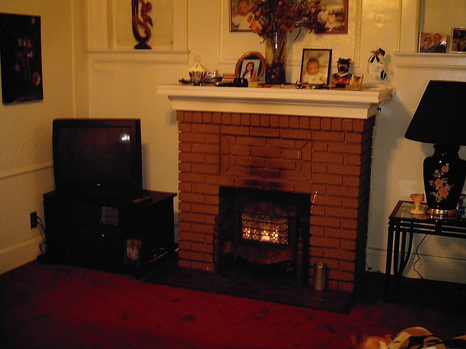 LIVING ROOM & FIREPLACE 