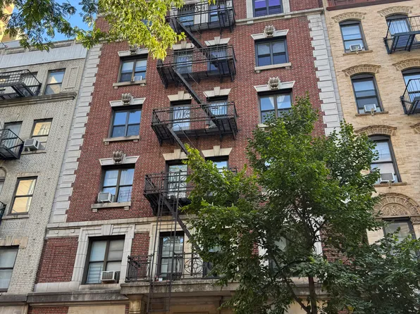 139 East 30th Street image 2 of 13