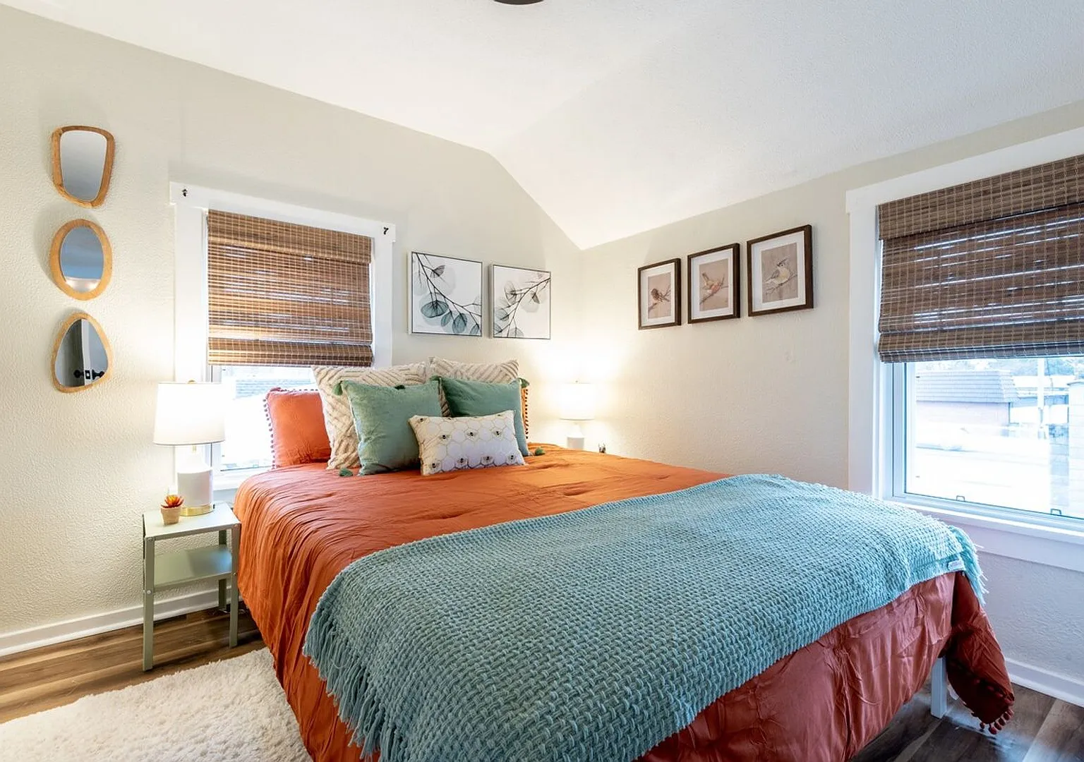 Downtown Lake Geneva Entire Building with Private Backyard Available for Monthly & Mid-Term Rentals — Photo 4