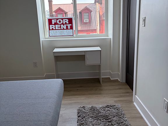 3rd image of 2035 Forbes Ave #201M
