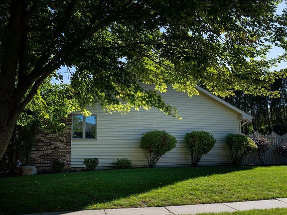 5th image of 110 Apricot Ln