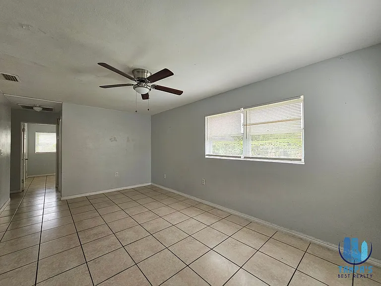 1212 W Marjorie St — Photo 3