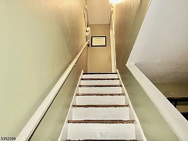 2nd image of 1029 Cricket Ln