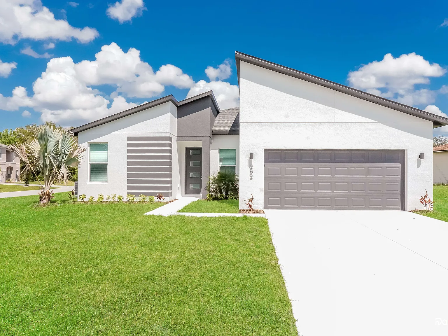 4 bed, 2.0 bath, 1670 sqft, $1,775 — Photo 1