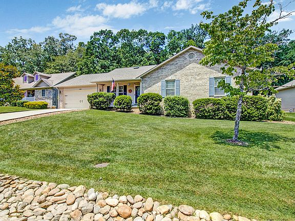 2nd image of 533 Lakeview Dr