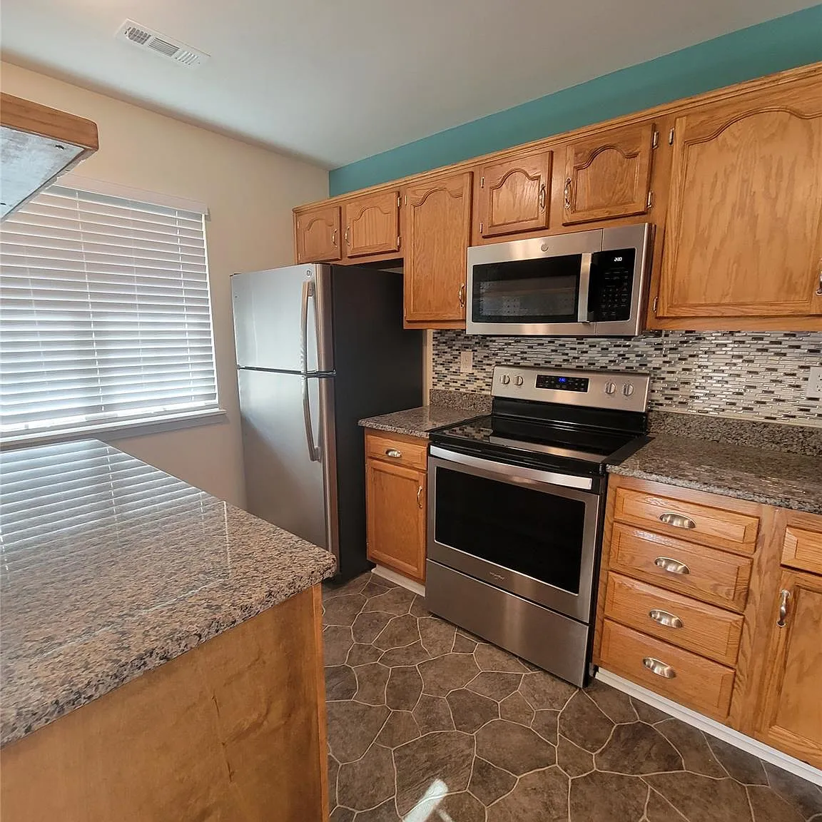2 bed, 2.5 bath, 1088 sqft, $1,595 — Photo 4