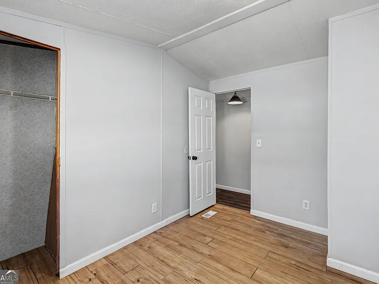 73 Lillian Cir — Photo 14