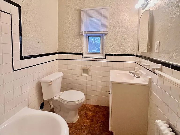 220 Allison St NW — Photo 5