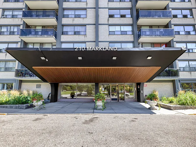 210 Markland Dr — Photo 13
