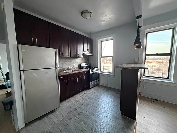 3rd image of 1077 New York Ave #6D