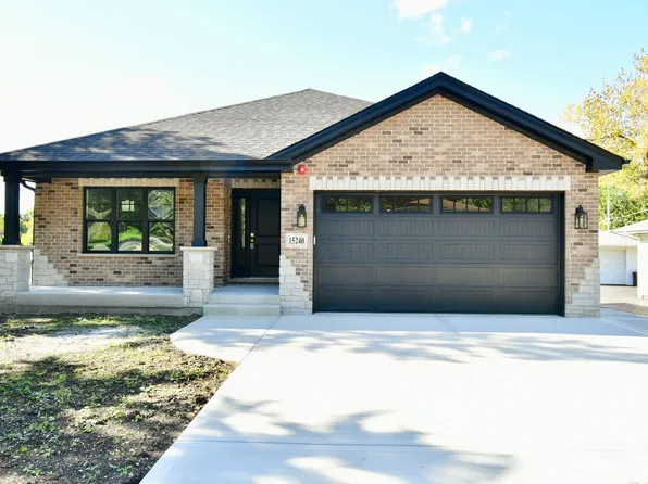 15240 Laporte Ave, Oak Forest, IL 60452