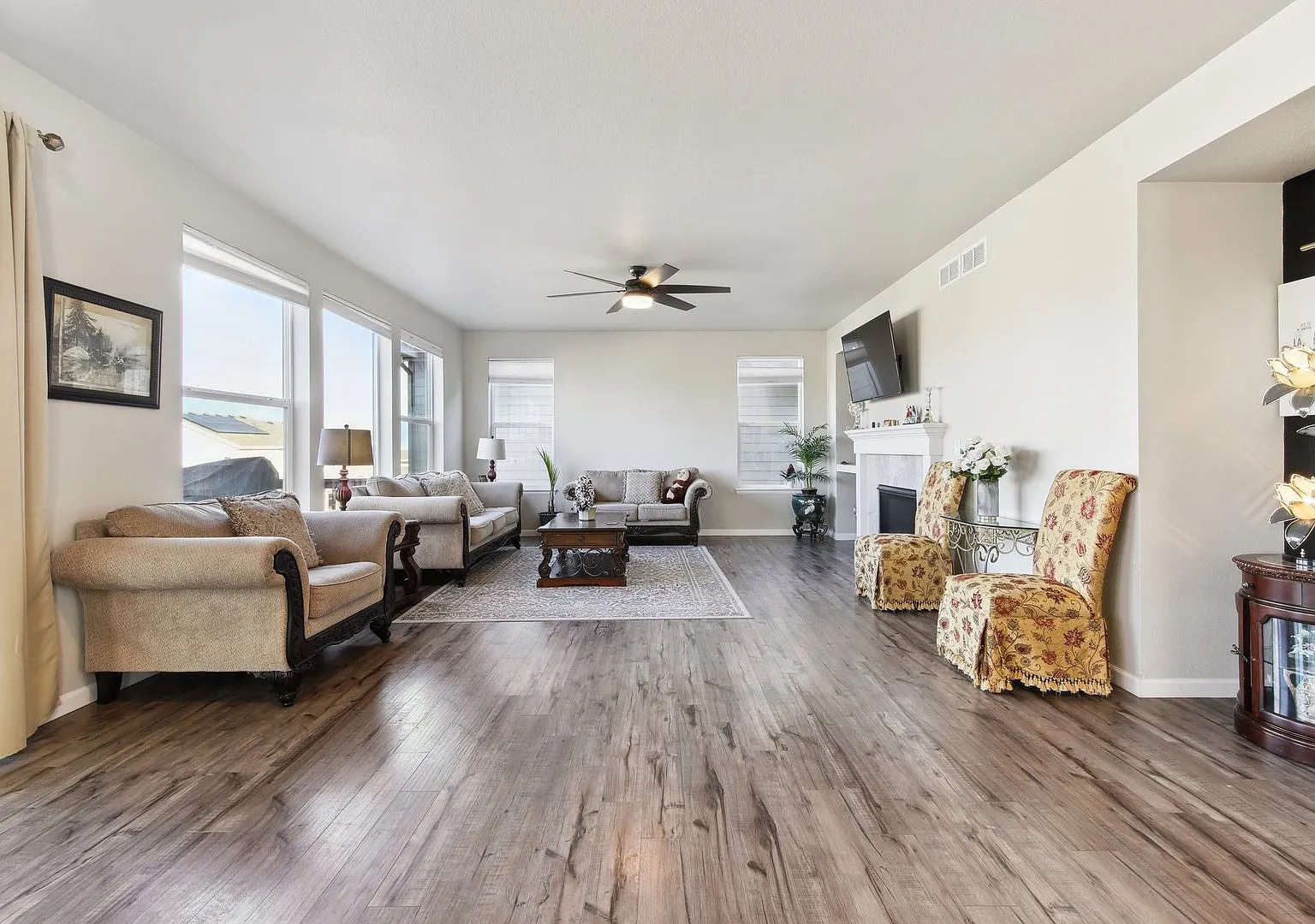 Check out this fantastic home nestled in the highly desirable Candelas community - Available Sept... — Photo 3