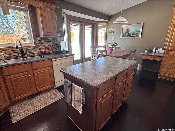 3rd image of 930 Sinotte CRESCENT