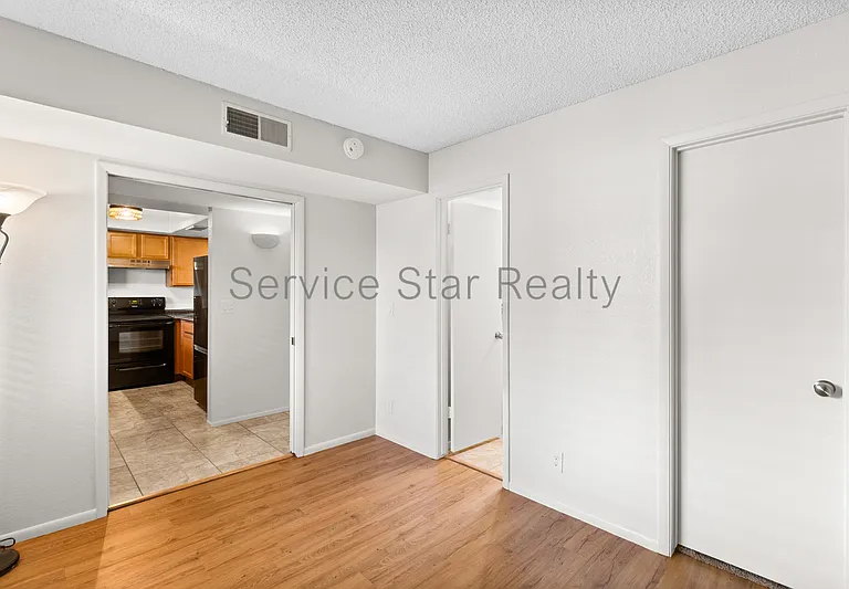 4050 E Cactus Rd #101 — Photo 9
