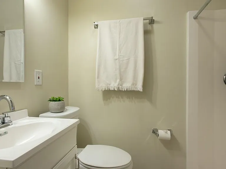 1200 E 11th St #202 — Photo 14