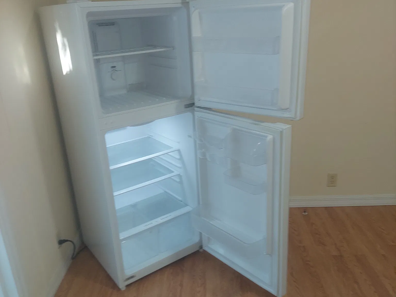 1 bed, 845 sqft, $1,000 — Photo 3