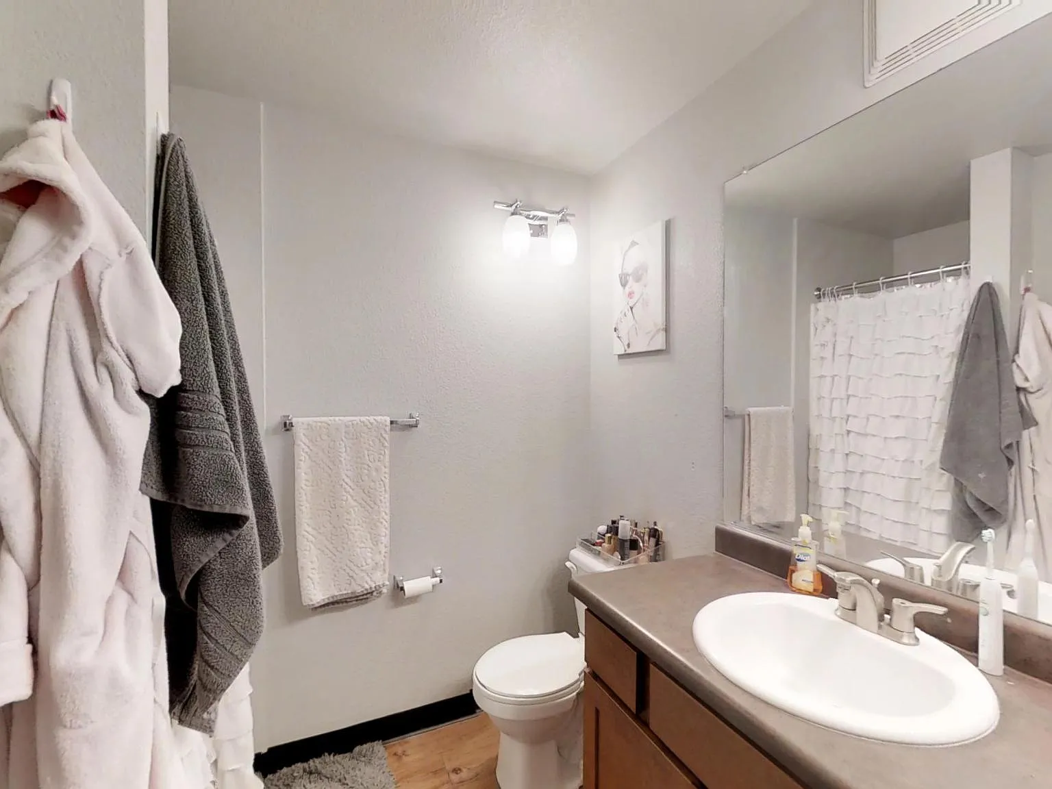 4 bed, 1097 sqft, $7,600 — Photo 4