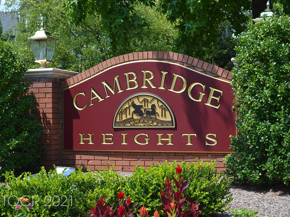 1st image of 177 Surrey Ct