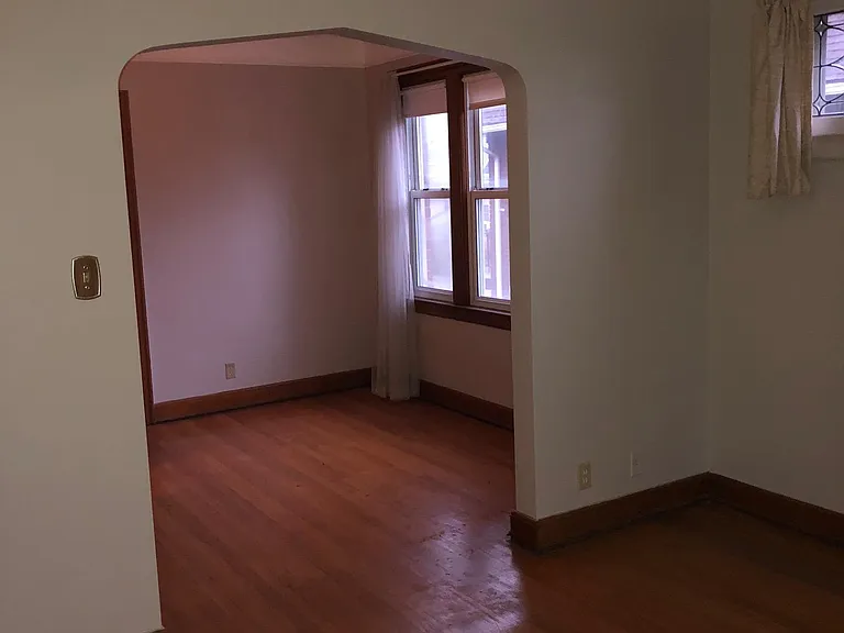 1049 Beaconsfield Ave — Photo 5