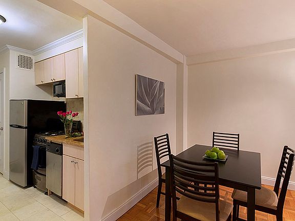 4th image of 60 E 9th St APT 205