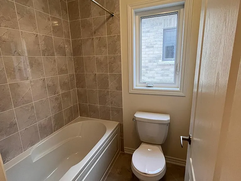 2107 Hallandale St — Photo 25