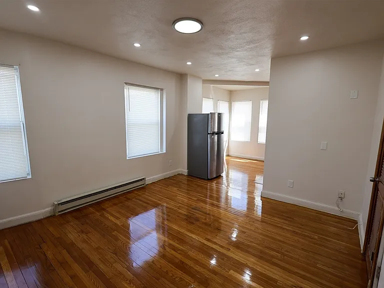 1 Kenilworth St #2 — Photo 5