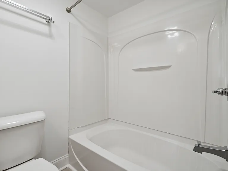 1563 E Hewson St — Photo 16
