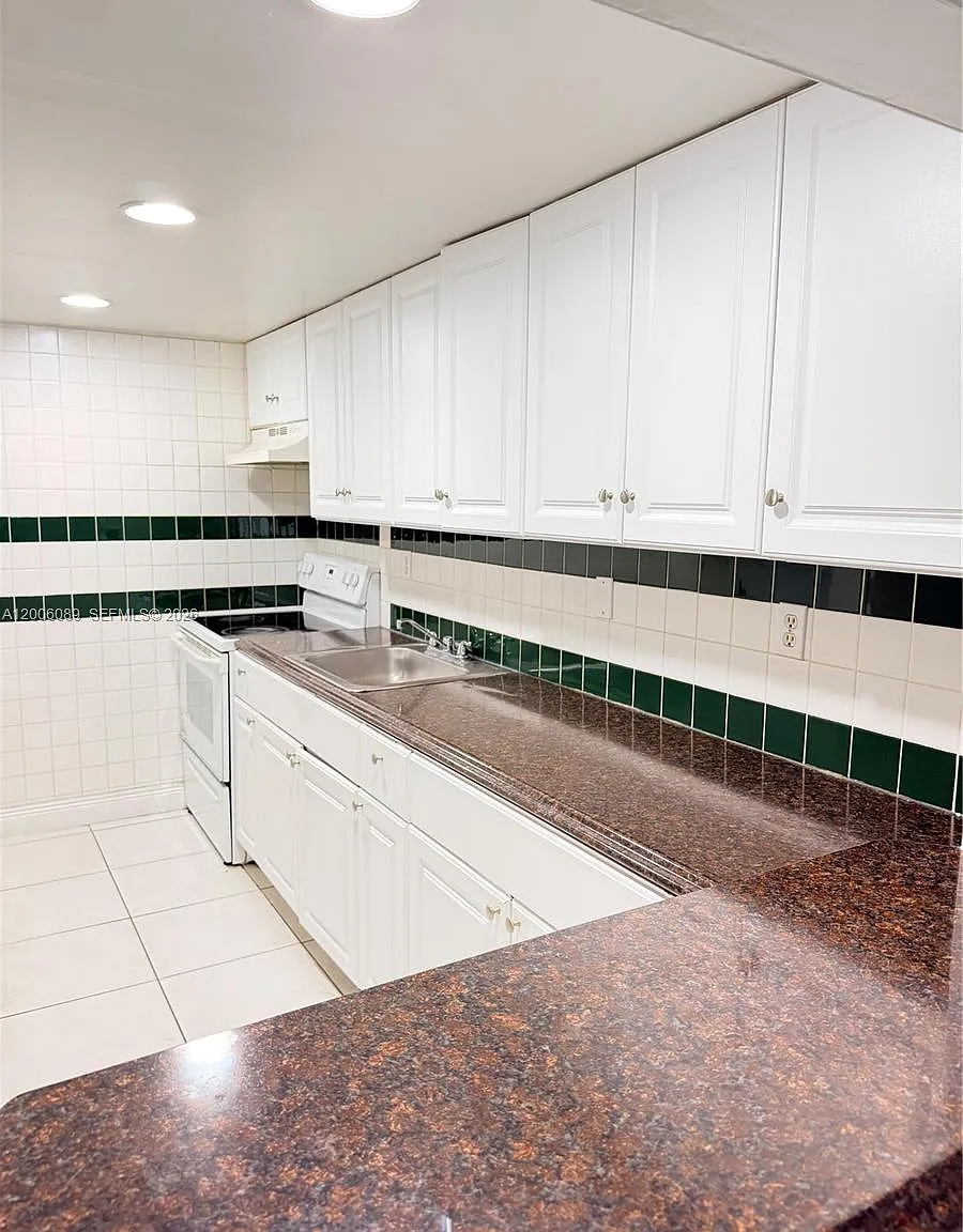 Samari Lake East Condo — Photo 4