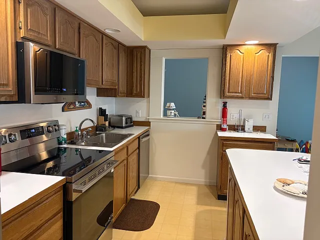 51 Newport Dr — Photo 2