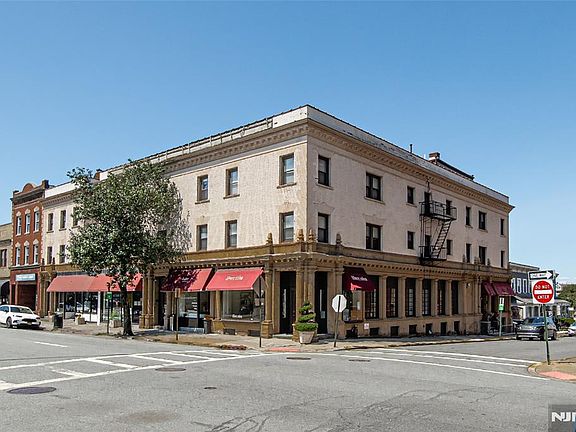 2nd image of 22 Engle St APT 12