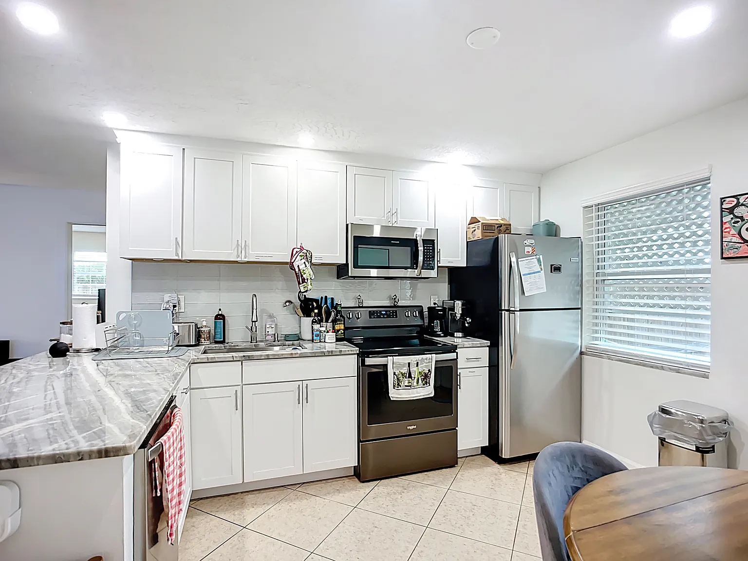 3 bed, 1030 sqft, $3,400 — Photo 4