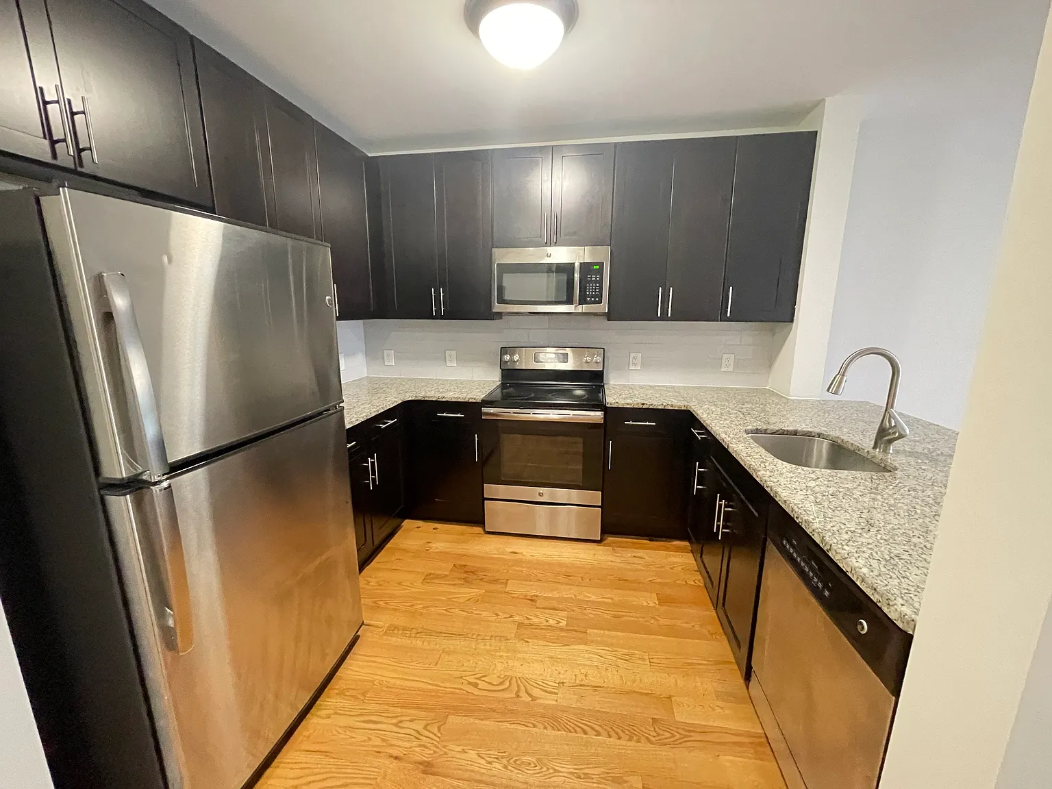 2 bed, 985 sqft, $2,750 — Photo 4