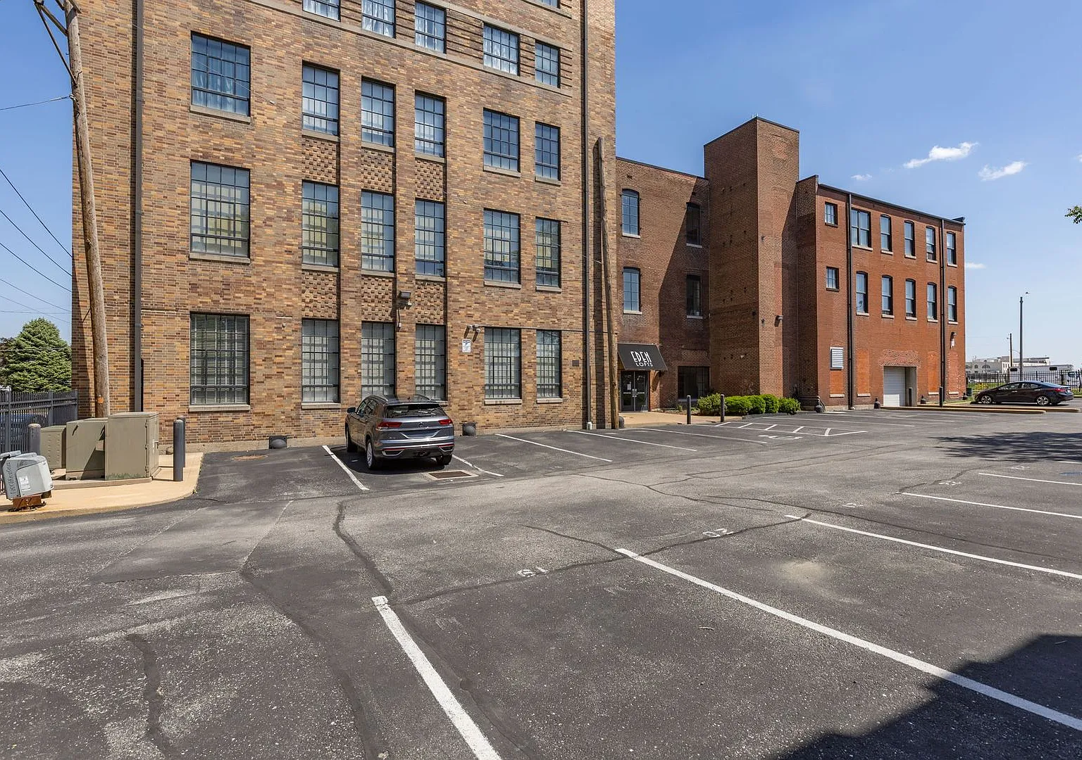 Fully Furnished 1-Bedroom in Lafayette Square | Utilities Included | 3, 6 & 9 Month Leases — Photo 1