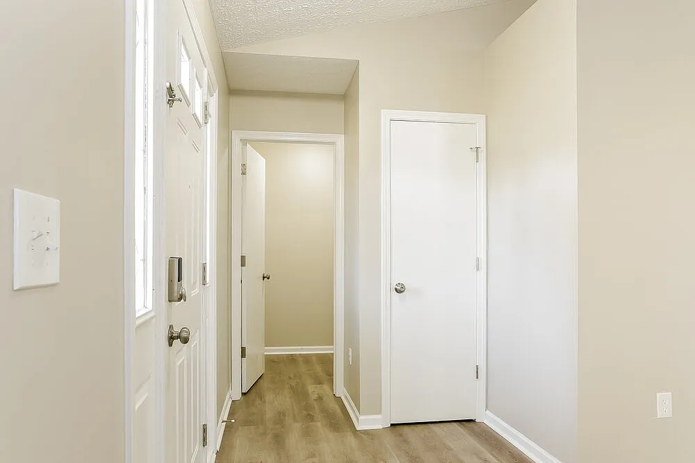 3 bed, 2.0 bath, 1496 sqft, $3,130 — Photo 4